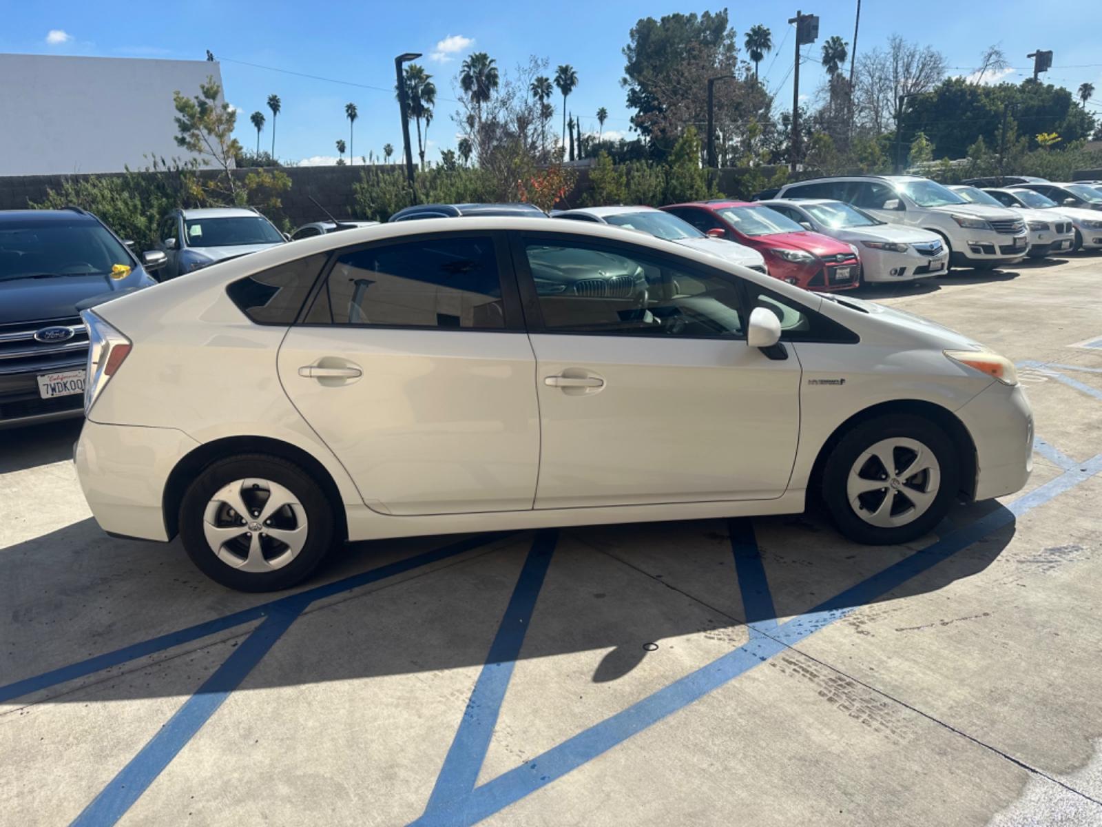 2012 WHITE Toyota Prius Cloth (JTDKN3DU3C1) with an 4 Cylinder engine, AUTOMATIC transmission, located at 30 S. Berkeley Avenue, Pasadena, CA, 91107, (626) 248-7567, 34.145447, -118.109398 - Photo #6
